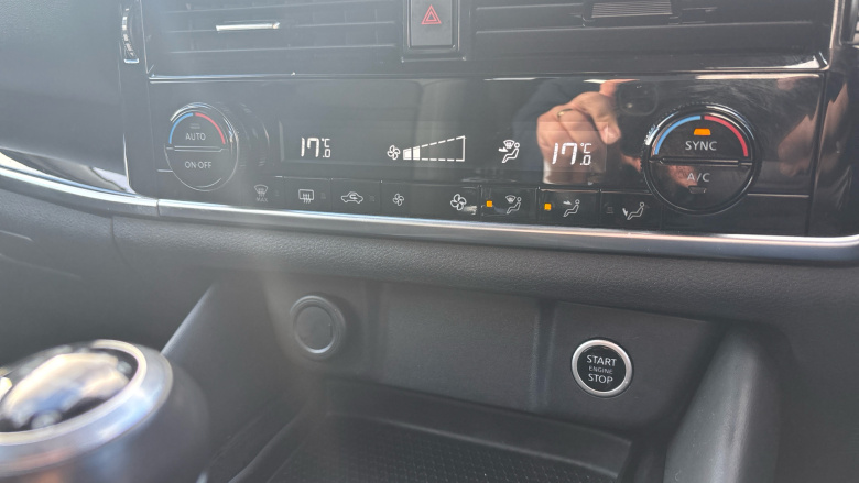 Nissan Qashqai 1.3 DiG-T MH N-Connecta 5dr Petrol Hatchback